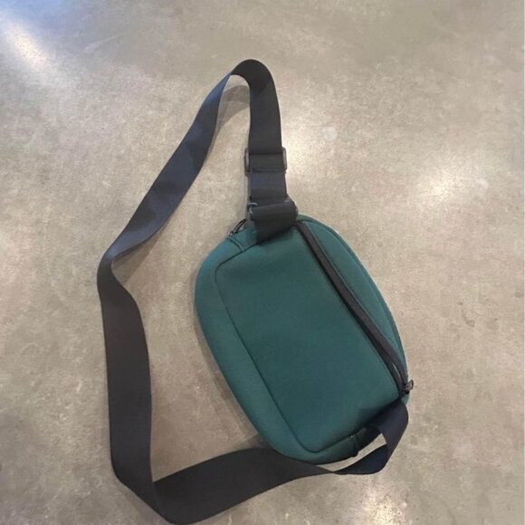 Woman’s neoprene belt bag. Hunter green. Buckle, adjustable. New conditi… - Picture 4 of 8
